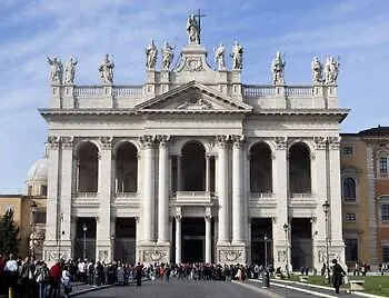 Piazza San Giovanni לינה וארוחת בוקר 4*